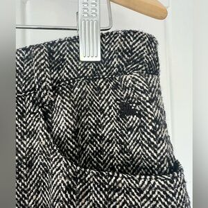 Burberry women’s wool skirt size 10 black and white wool fully lined